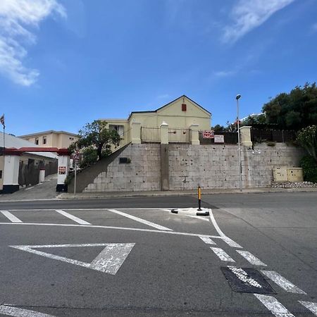 Emile Youth Hostel Gibraltar Exterior photo