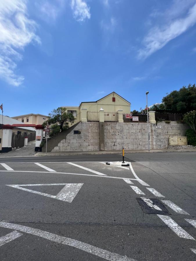 Emile Youth Hostel Gibraltar Exterior photo